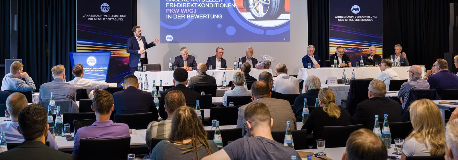 1a_FRi_Jahreshauptversammlung_Plenum und Weitz