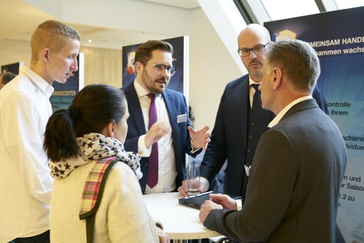 Austausch und Dialog